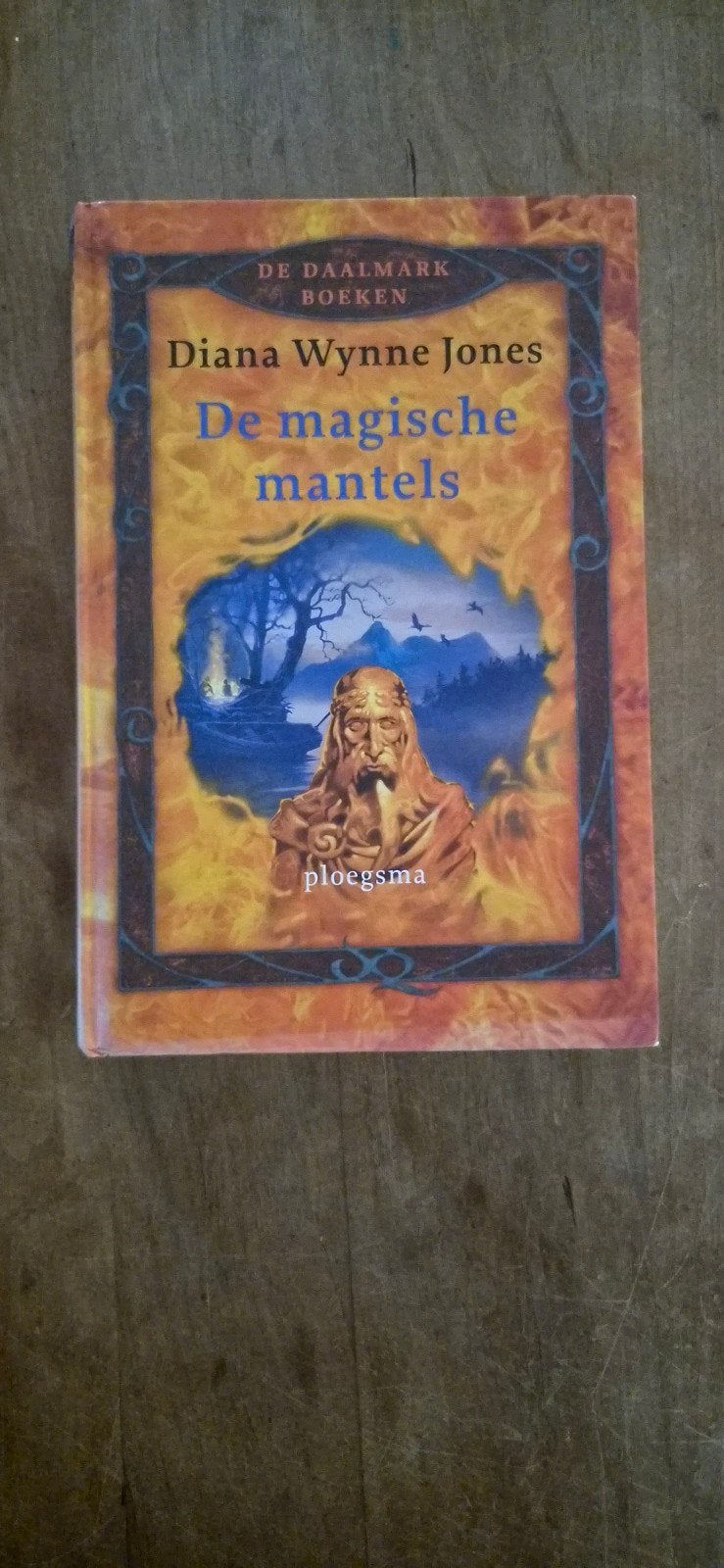 De magische mantels - Diana Wynne Jones (De Daalmark Boeken), Boeken, Ophalen of Verzenden, Gelezen, Diana Wynne Jones