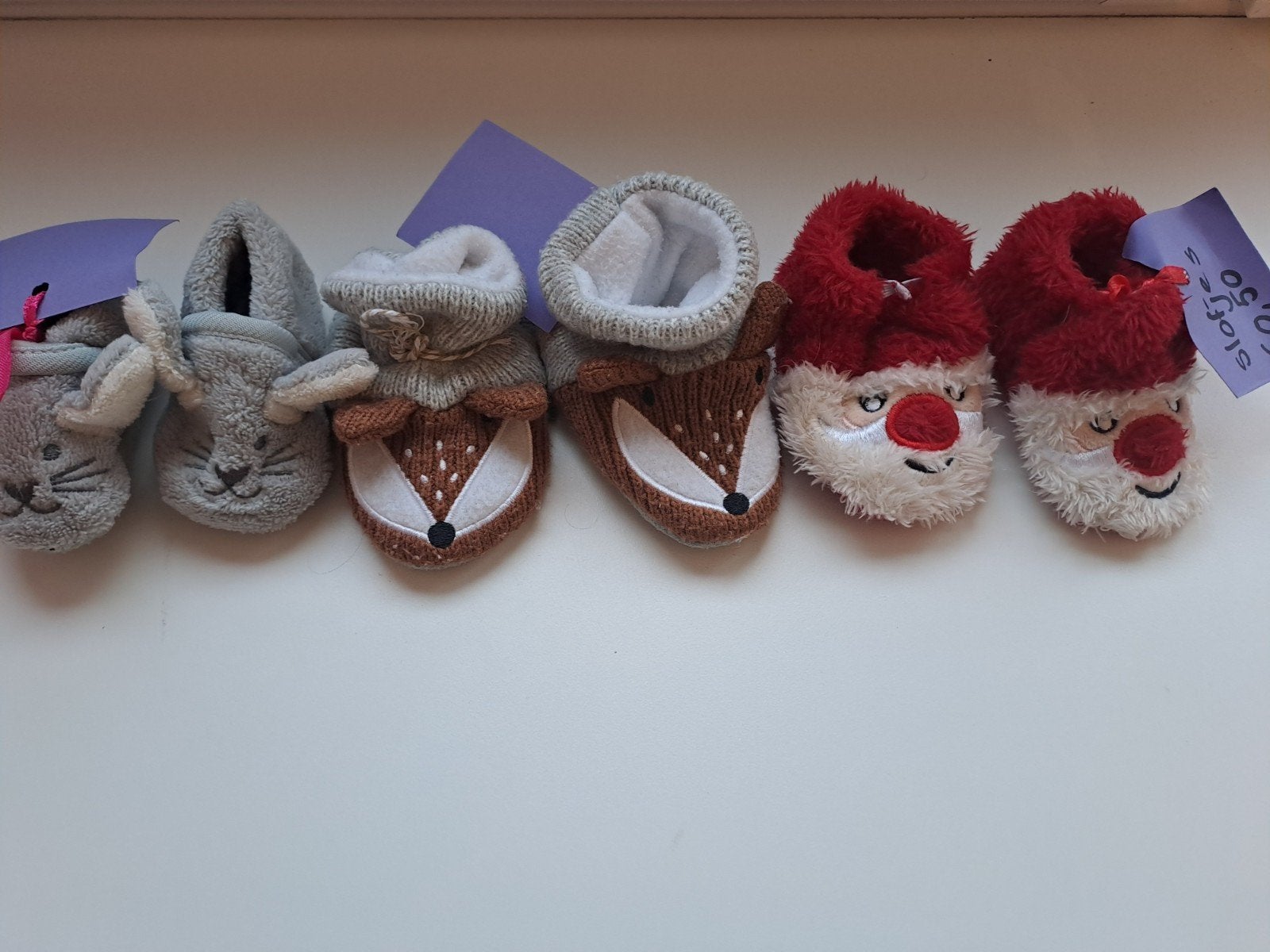 Leuke babyslofjes: Kerstman kerst, Konijn en Vos, Slofjes, Jongetje of Meisje, Ophalen of Verzenden, Zo goed als nieuw