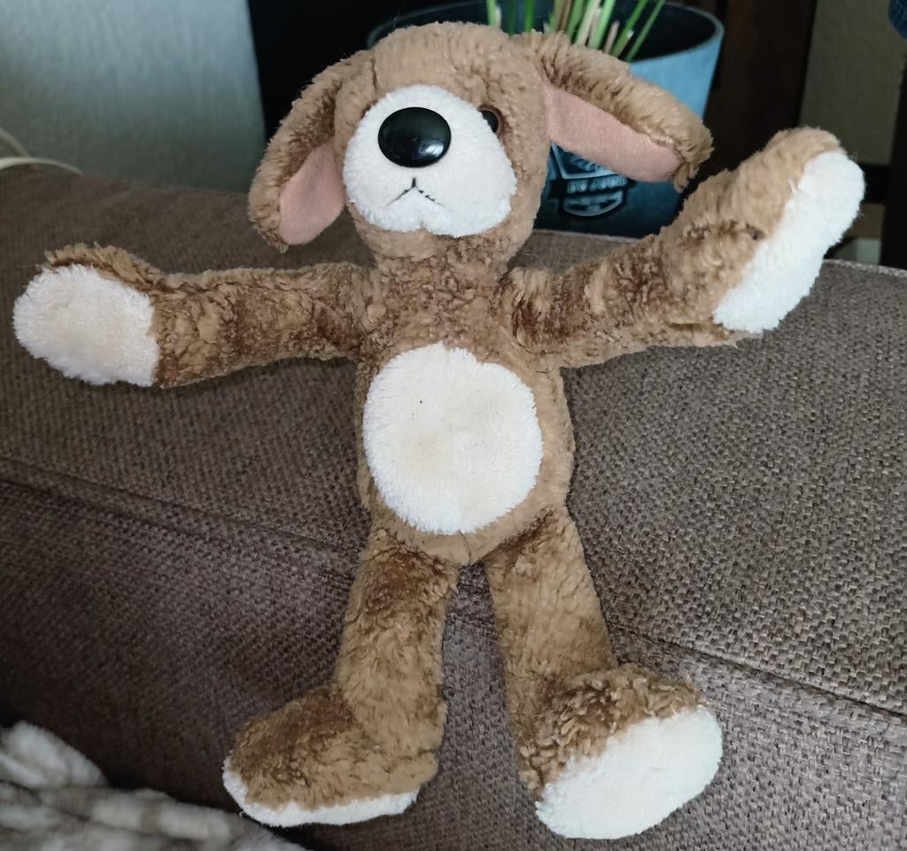 Bruine vintage hond met ijzerdraad in de voorpoten., Kinderen en Baby's, Speelgoed | Knuffels en Pluche, Overige merken, Zo goed als nieuw