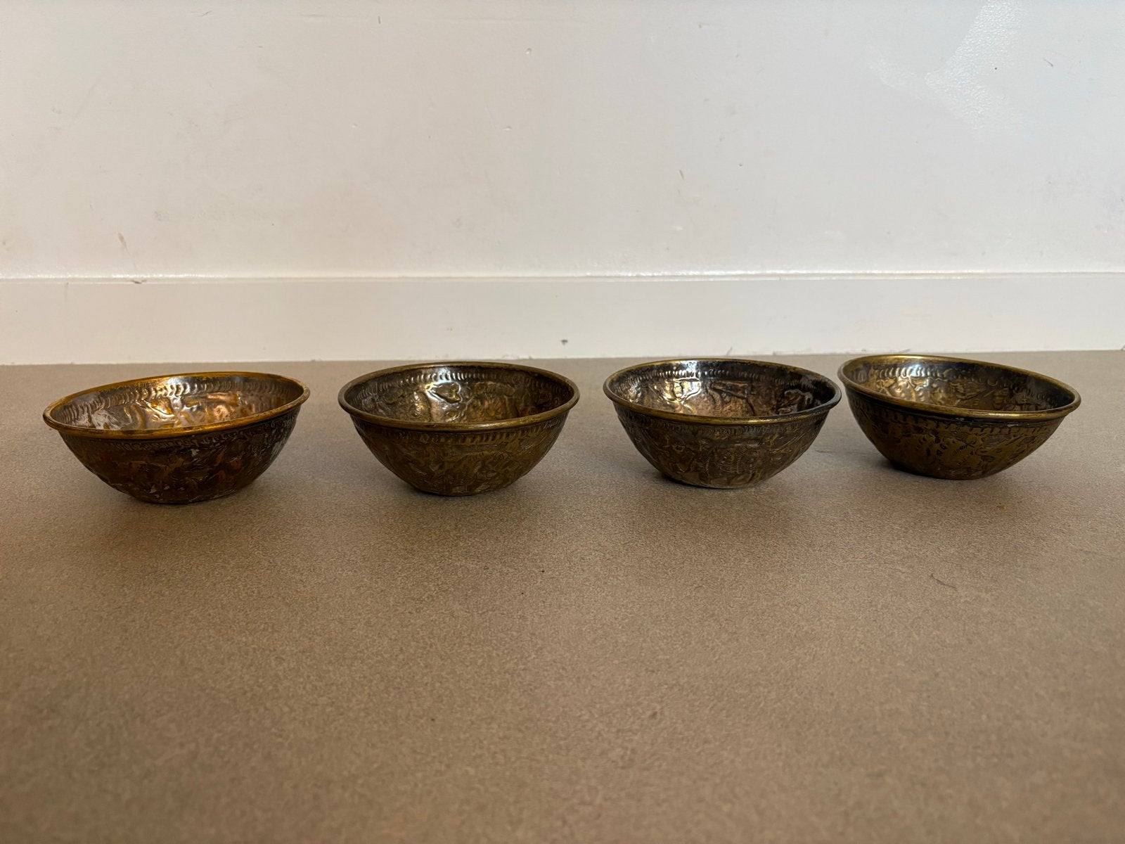 Set van 4 vintage Oosterse messing schaaltjes met reliëf, Ophalen of Verzenden