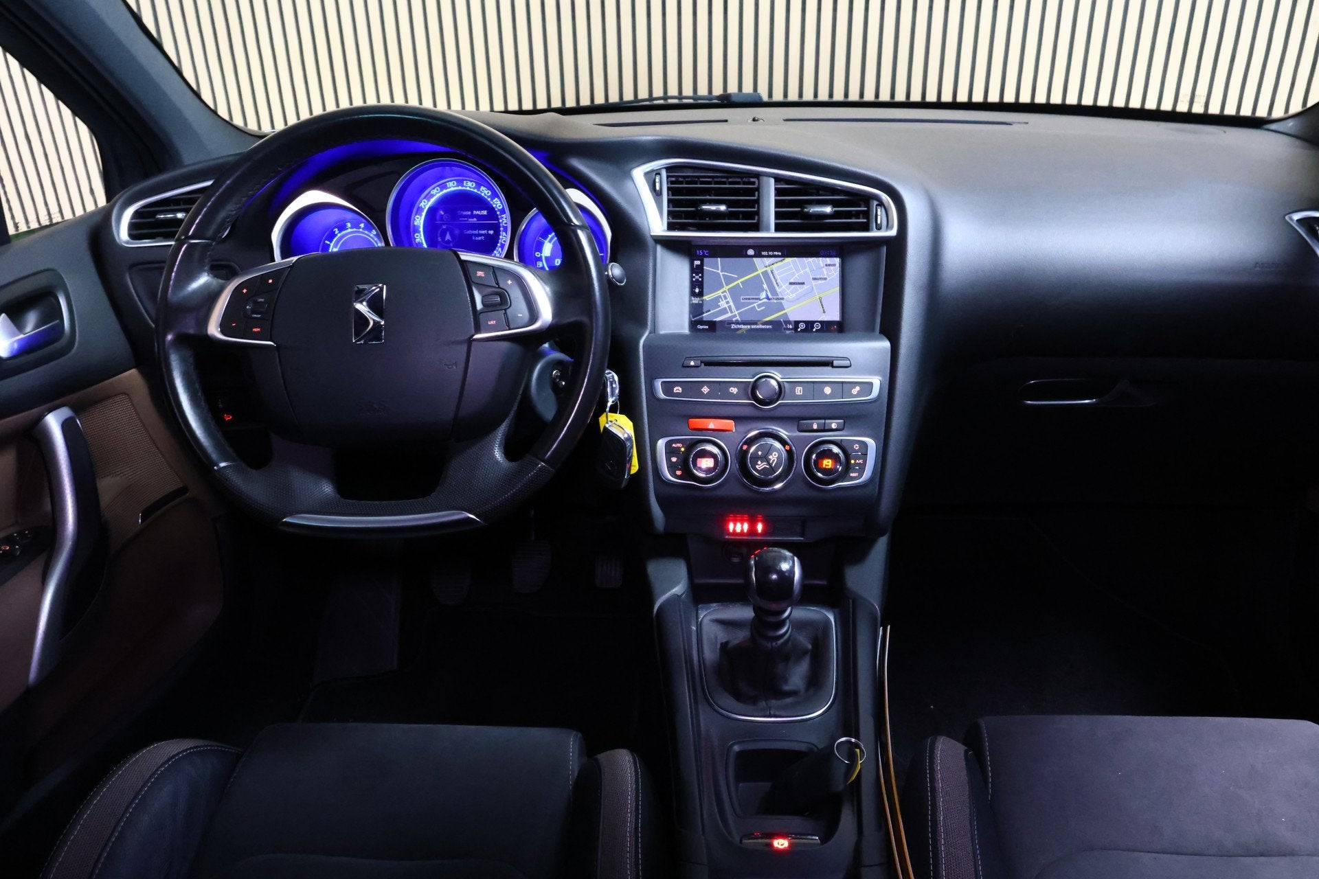 DS DS 4 Crossback 1.2 PureTech Business AVM NAVI SLECHTS 270, Auto's, DS, Gebruikt, Euro 6, 1199 cc, Leder en Stof