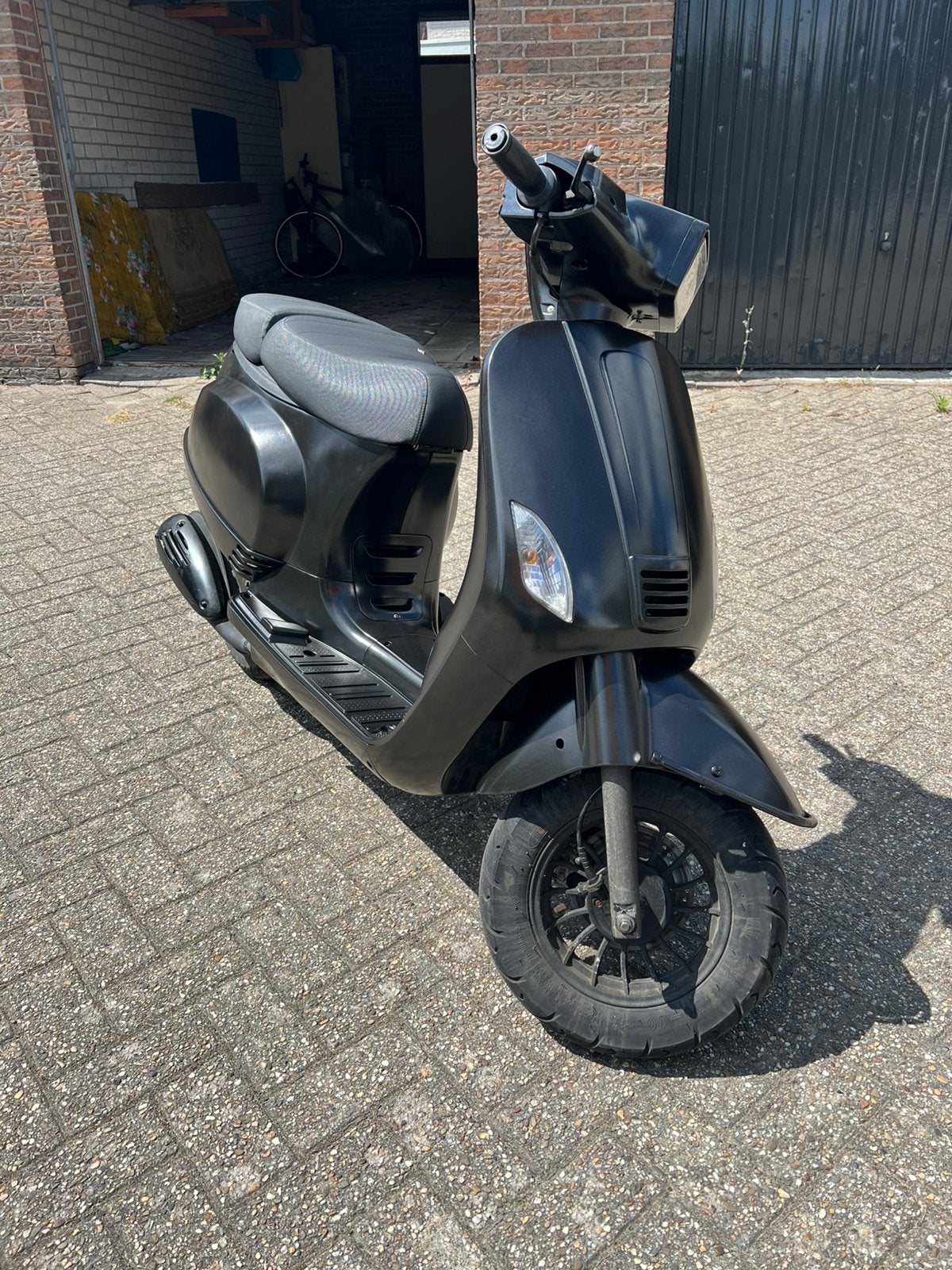 AGM VX50 S 2019, Fietsen en Brommers, Snorfietsen en Snorscooters, Ophalen, Zo goed als nieuw, Benzine, Overige merken