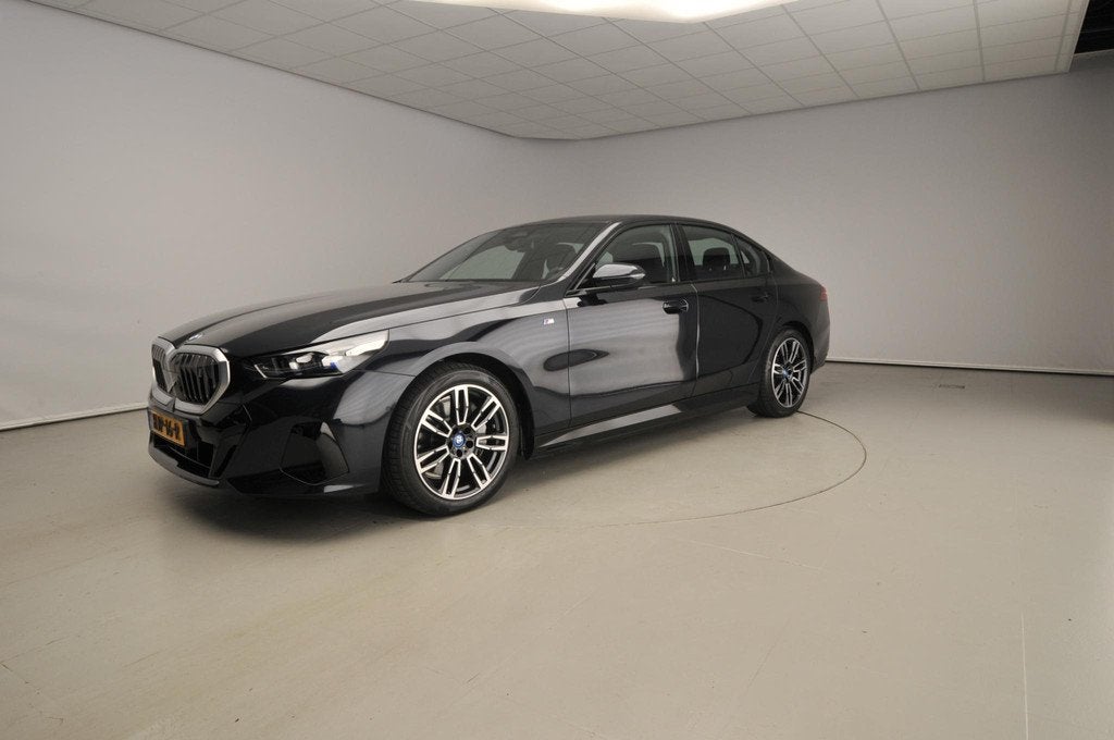 BMW i5 Sedan eDrive40 | M-Sportpakket | LED | Navigatie | Ac, Auto's, BMW, Automaat, Achterwielaandrijving, Gebruikt, Zwart