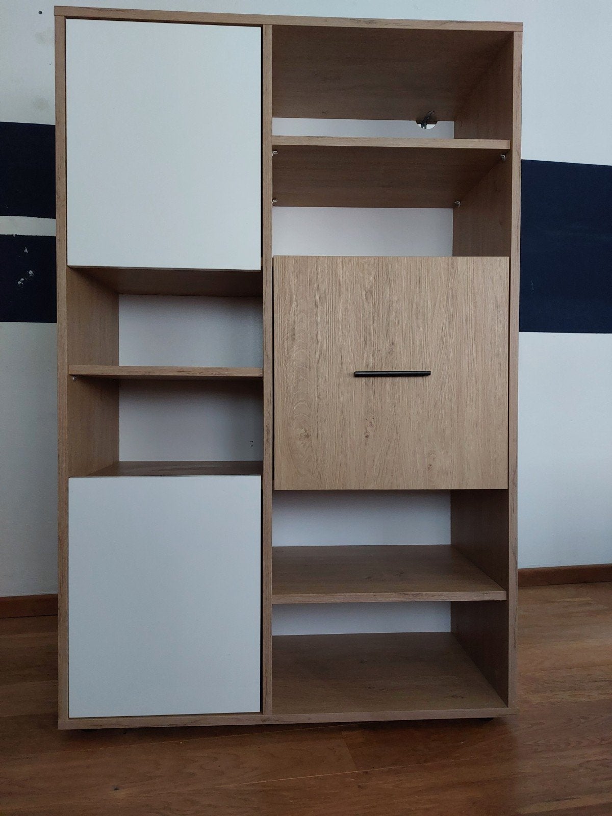 Boekenkast Billund, Ophalen, Met deur(en), 100 tot 150 cm, Zo goed als nieuw