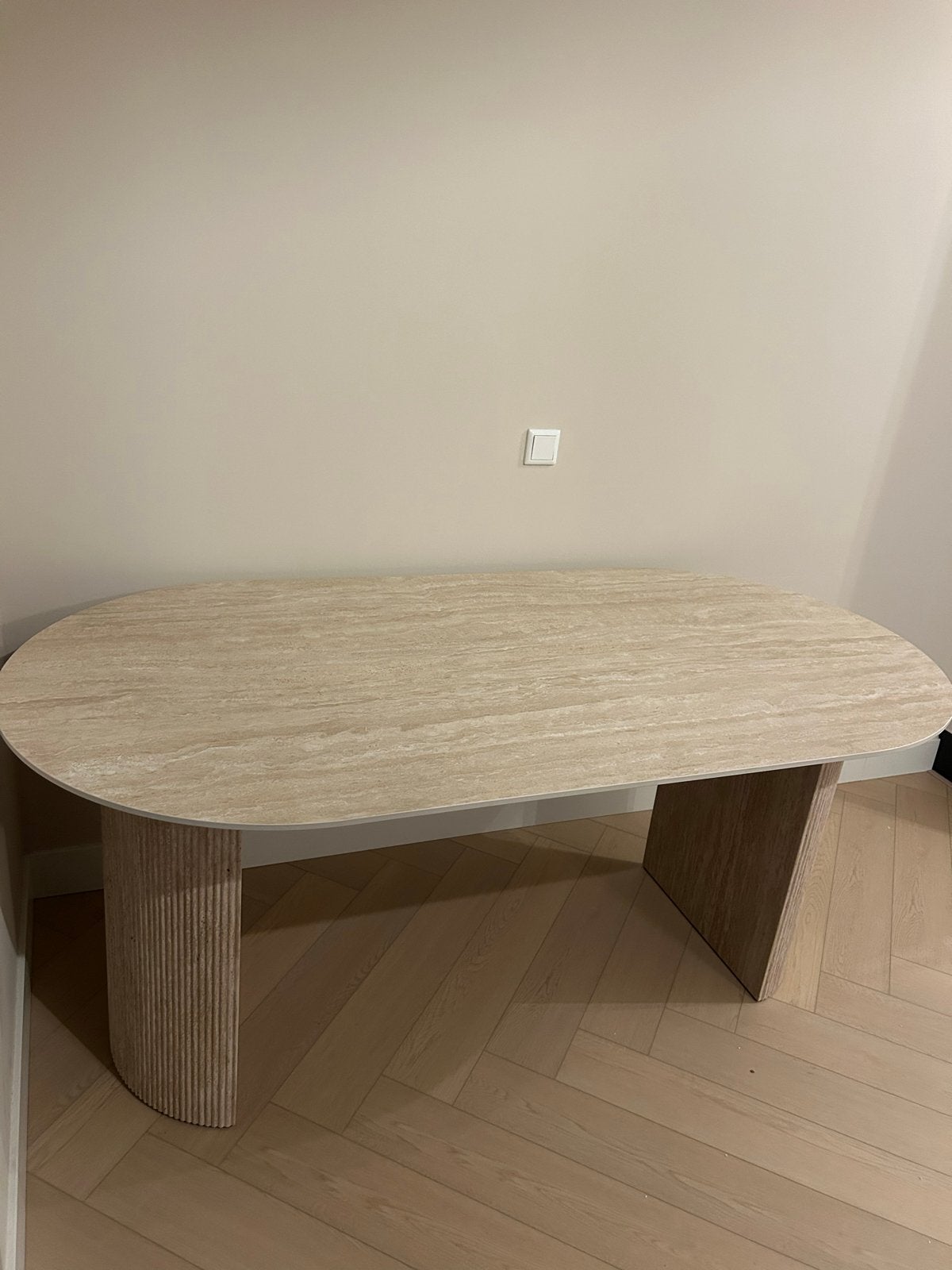 Japandi Ovaal Eettafel Travertin Look – GLOEDNIEUW!, Ophalen, Nieuw, 50 tot 100 cm, Vijf personen of meer