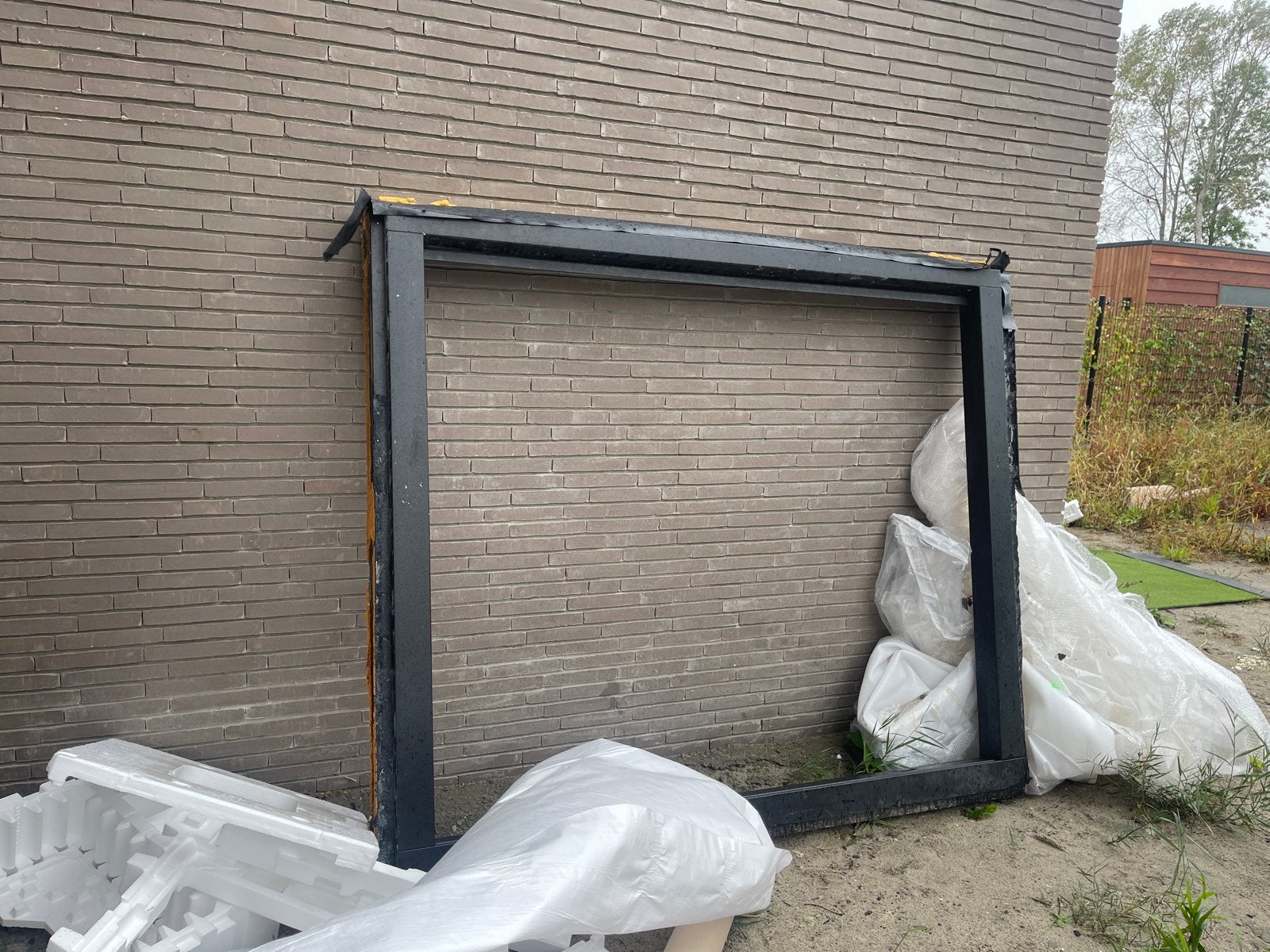 Groot zwart kozijn, nieuw maar was niet juiste maat, Doe-het-zelf en Verbouw, Ophalen, Gebruikt, Gevelraam of Ruit, 160 cm of meer