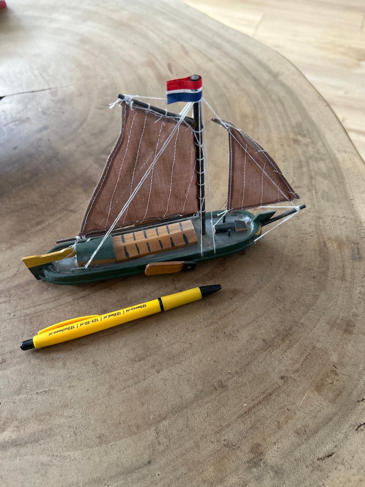 Decoratief schaalmodel Fries skûtsje/tjalk - Groen/Bruin, Ophalen of Verzenden, Zo goed als nieuw, 1:50 tot 1:200, Overige merken