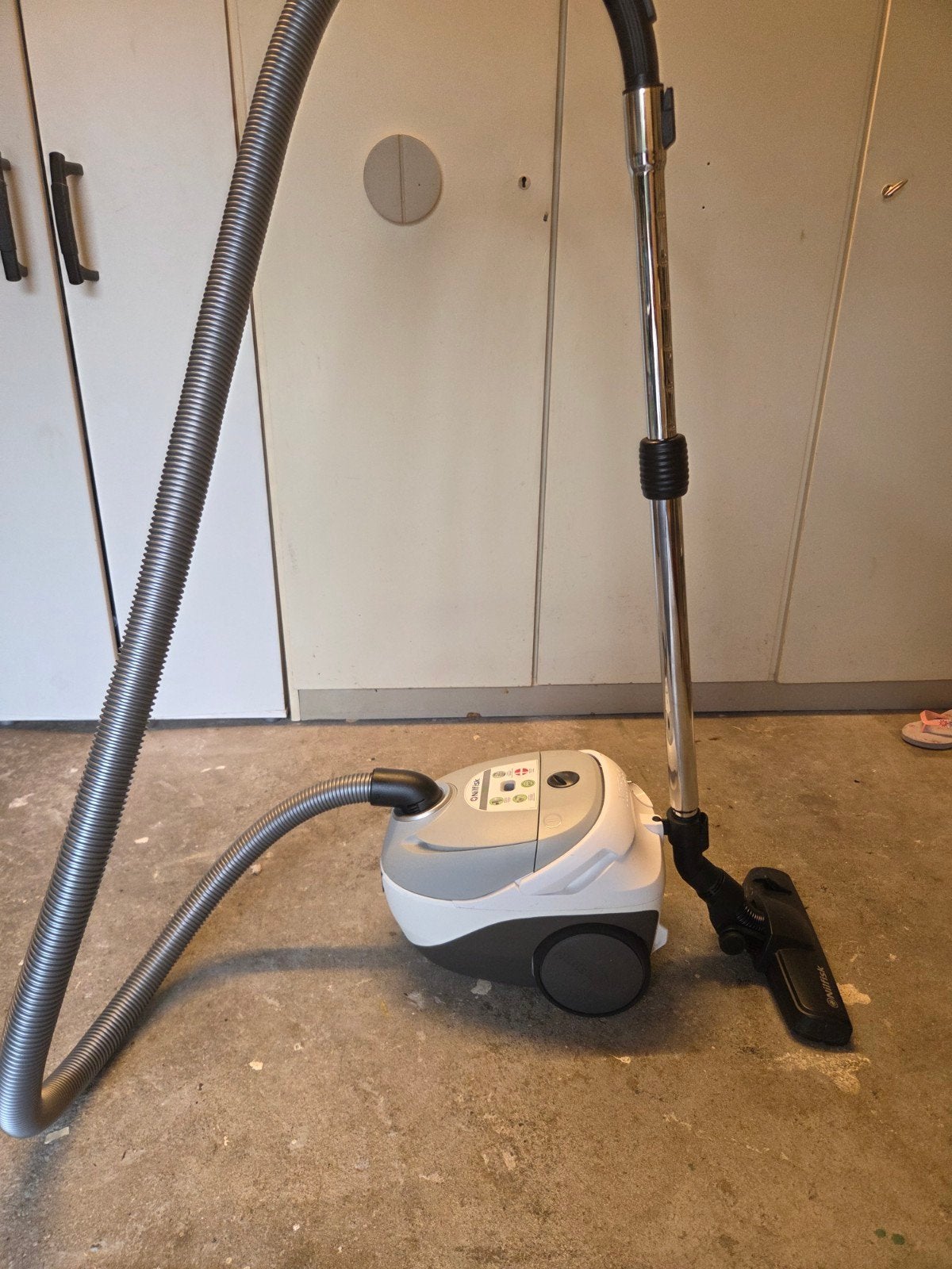 nilfisk stofzuiger 750 watt, Ophalen, Zo goed als nieuw