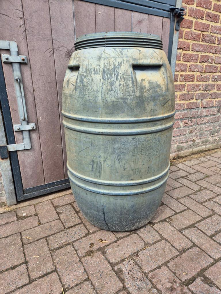 Meerdere regenton / Watervat 200 liter tonnen en vaten, Tuin en Terras, Regentonnen, 150 liter of meer, Ophalen, Gebruikt