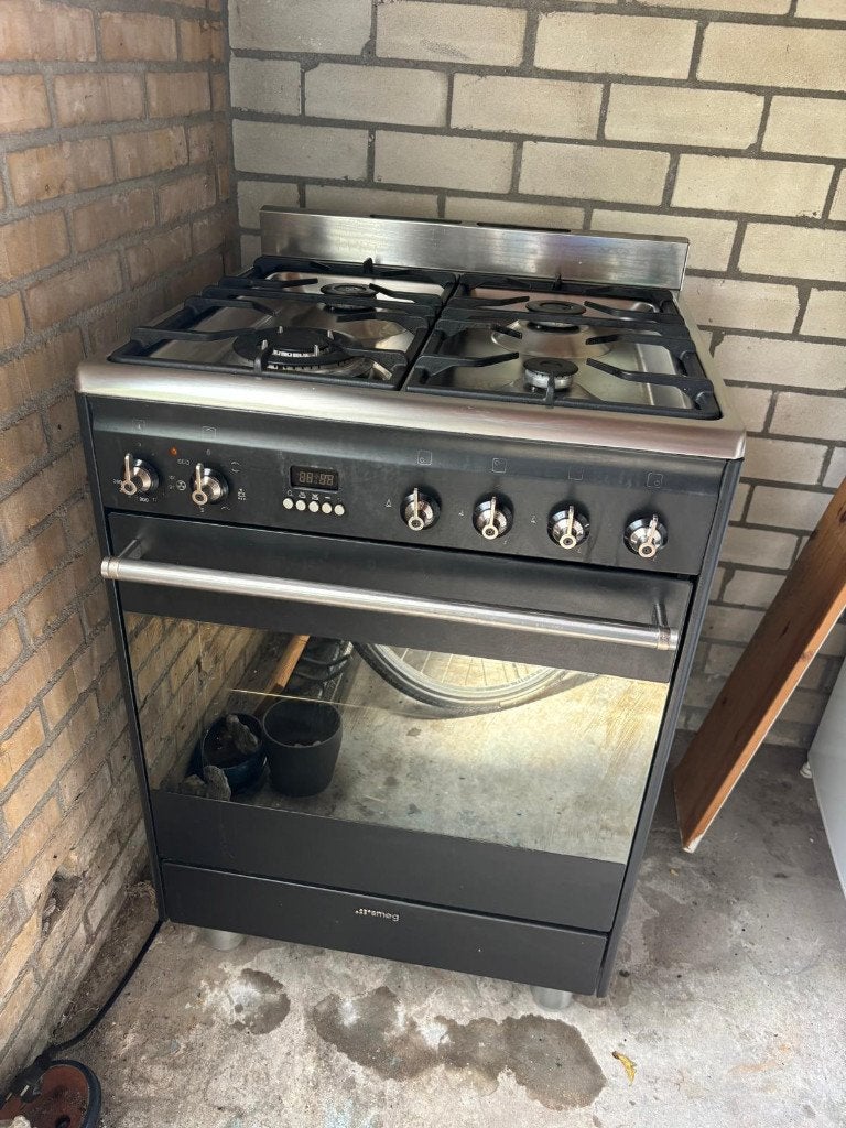 SMEG gasfornuis, Witgoed en Apparatuur, Fornuizen, Ophalen, Gebruikt, 60 cm of meer, 4 kookzones
