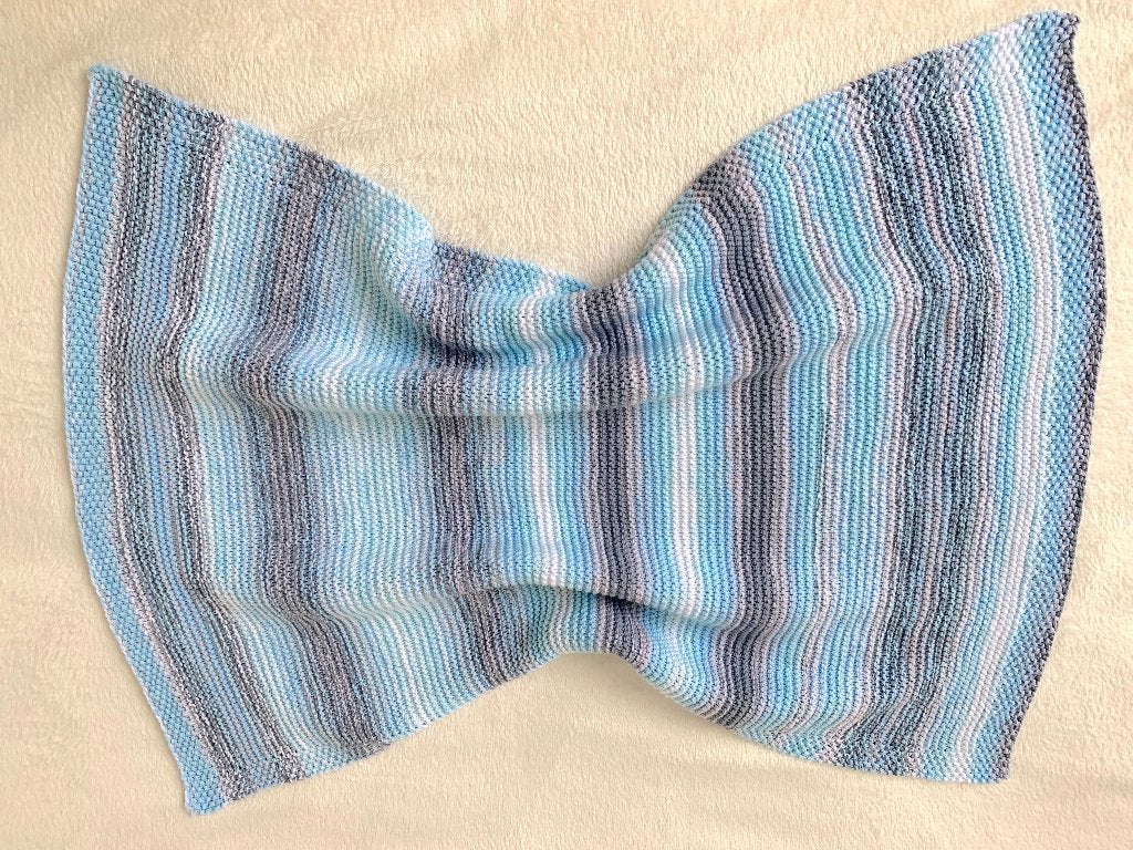 Gebreid babydekentje, nieuw en handgemaakt, Nieuw, Ophalen of Verzenden, 78 cm, Blauw