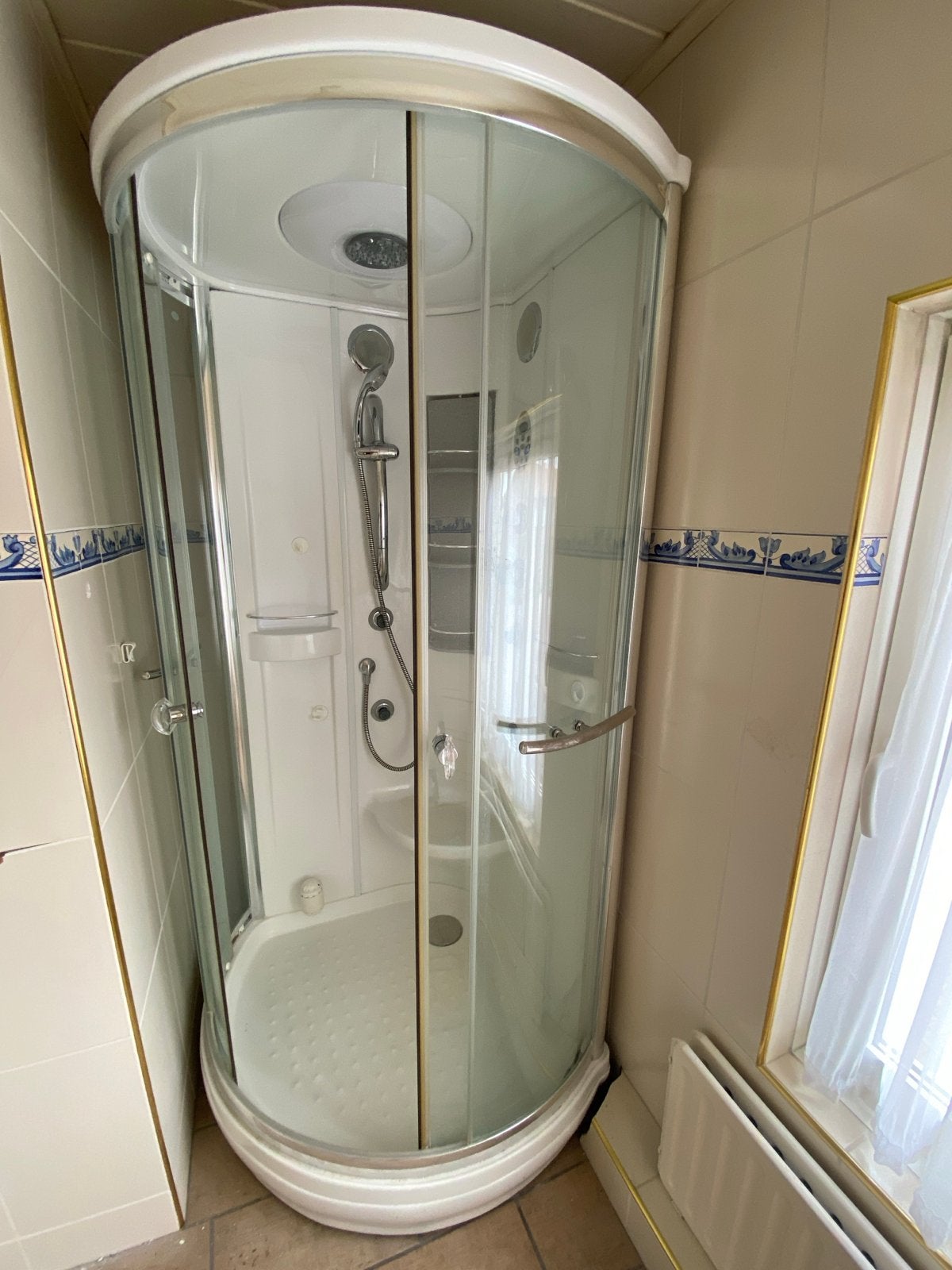 Douchecabine met hydromassage en regendouche, Huis en Inrichting, Badkamer | Complete badkamers, Ophalen, Gebruikt, Met douche