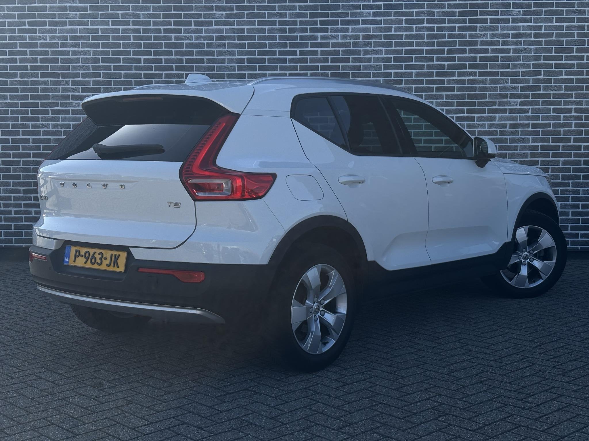 Volvo XC40 1.5 T2 Momentum Business | Panoramadak | Adaptive, Auto's, Gebruikt, Euro 6, Automatische klimaatregeling, Wit