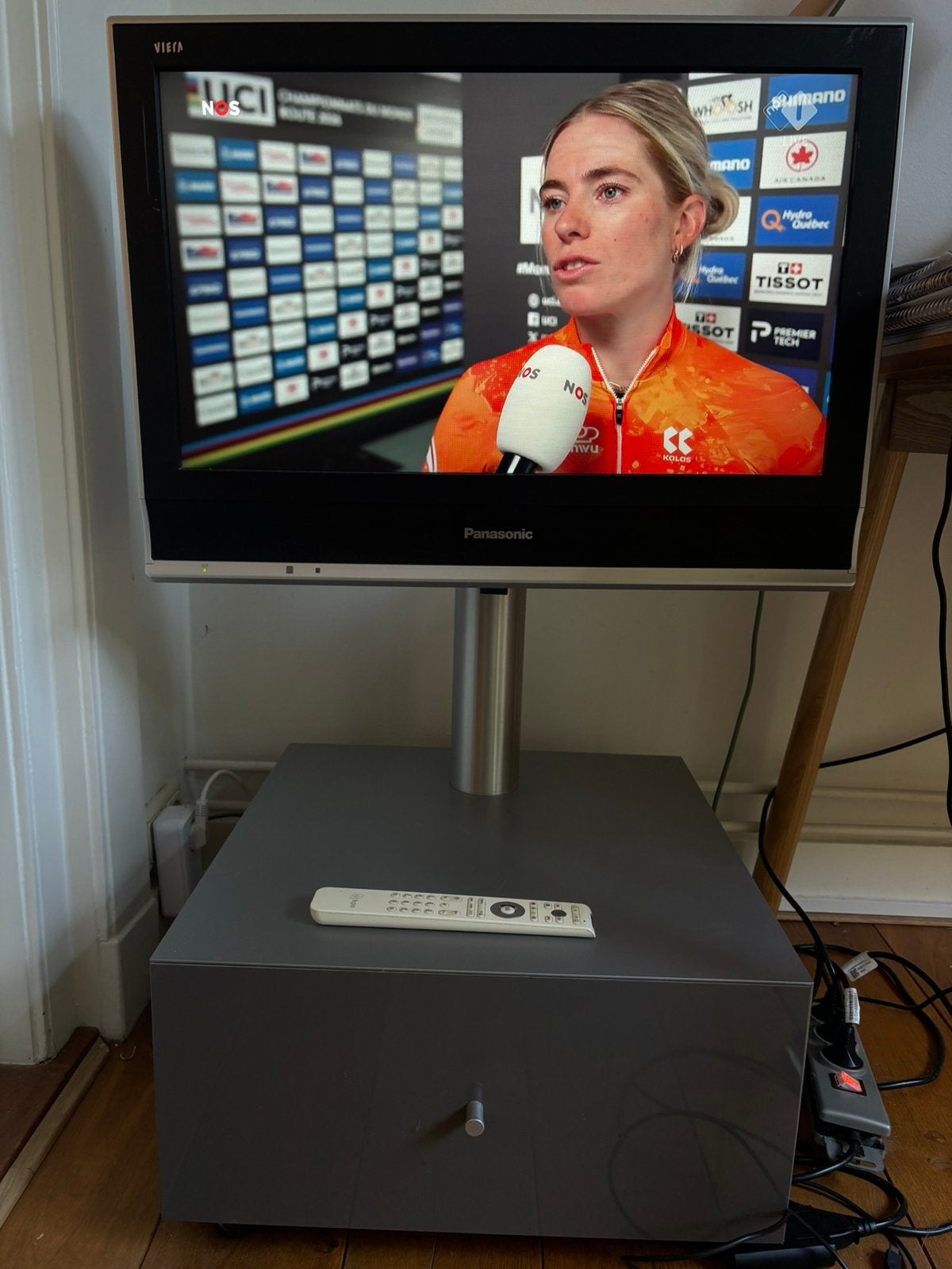 Gratis afhalen panasonic tv inclusief meubel, Ophalen, Gebruikt, Panasonic, 50 Hz