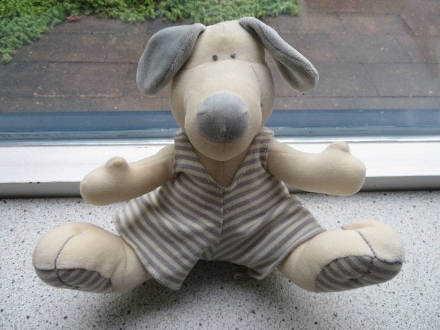 Hond Dora in gestreepte tuinbroek merk Happy Horse, Gebruikt, Happy Horse, Middelgroot (20 tot 80 cm), Wasbaar
