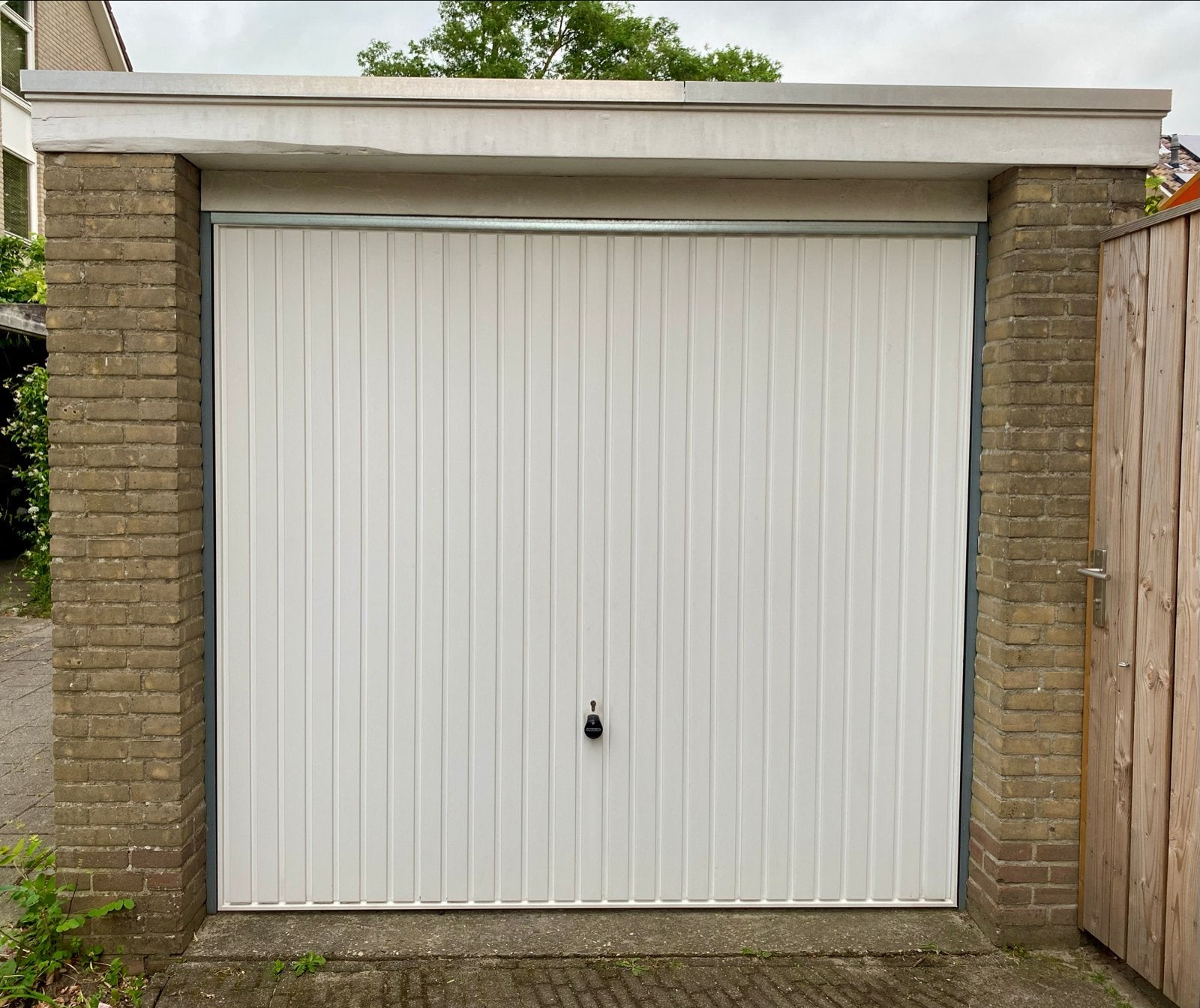 Hörmann Garagedeur N80 - Wit, 2375x2125 mm, 2017, Ophalen, Garagedeur, Metaal, 120 cm of meer