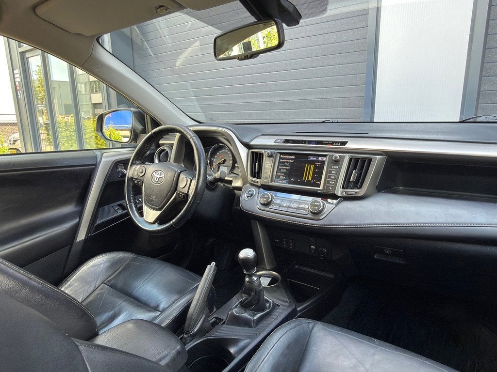 Toyota RAV4 2.0 Executive Business 4WD / CAMERA / TREKHAAK, Auto's, Gebruikt, 4 cilinders, 2000 kg, 1465 kg