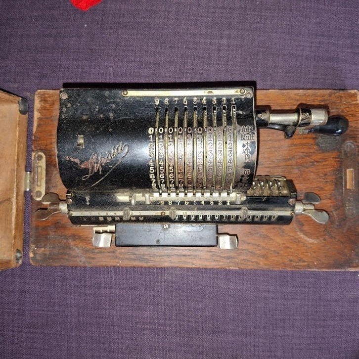 Antieke Lipsia Rekenmachine met Houten Kist, Antiek en Kunst, Antiek | Kantoor en Zakelijk, Ophalen