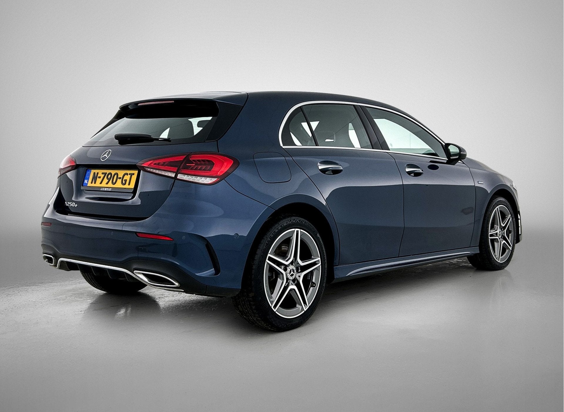 Mercedes-Benz A-Klasse 250 e Premium Plus AMG Line | Keyless, Auto's, 12 maanden, Stoelverwarming, Gebruikt, 4 cilinders