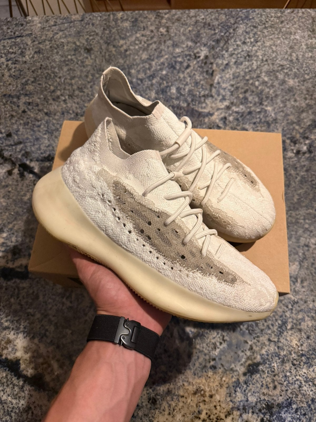 adidas Yeezy Boost 380 Calcite Glow, Ophalen of Verzenden, Zo goed als nieuw