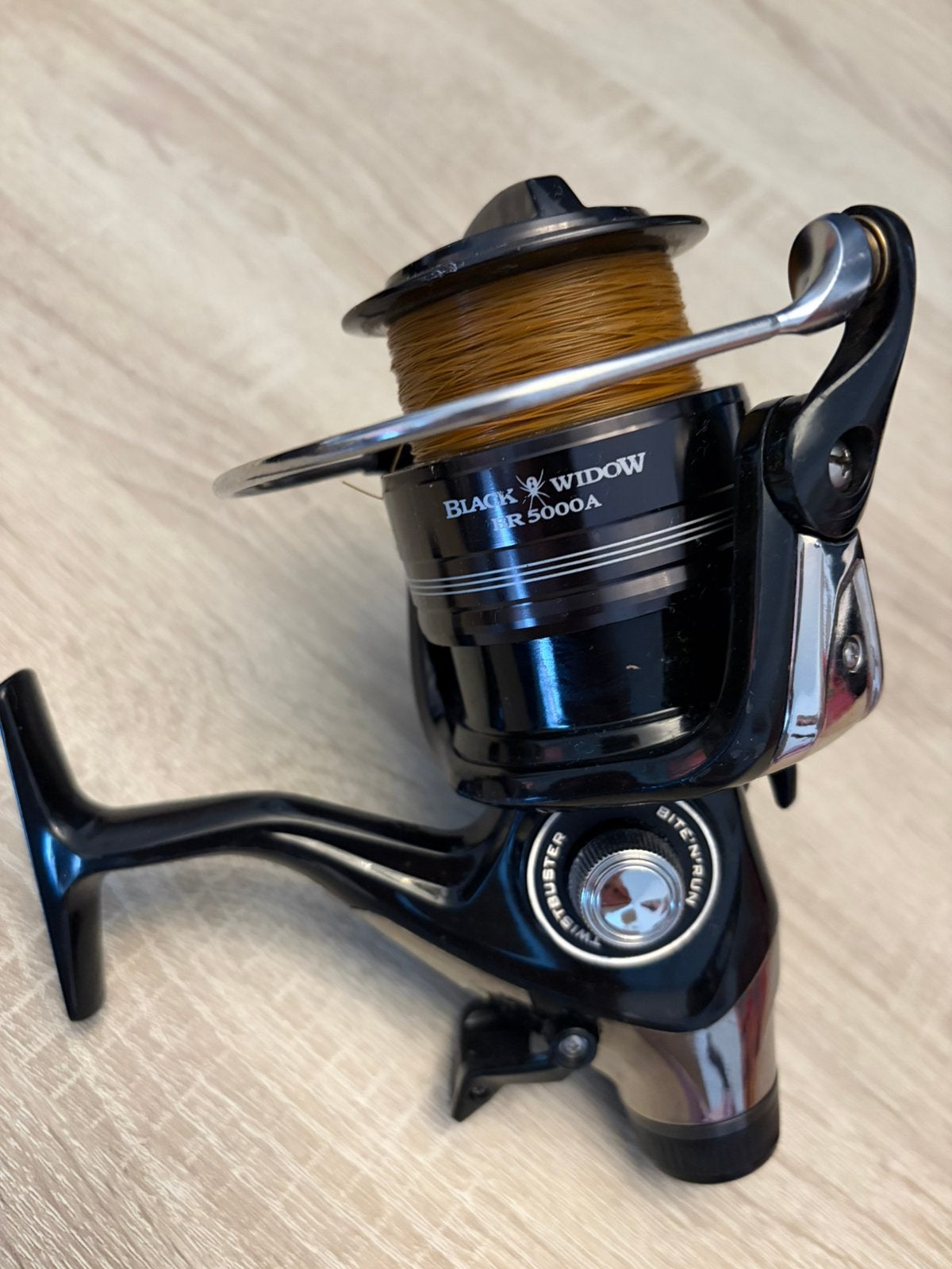 Daiwa black widow molens met baitrunner 2 stuks, Ophalen of Verzenden, Gebruikt, Molen
