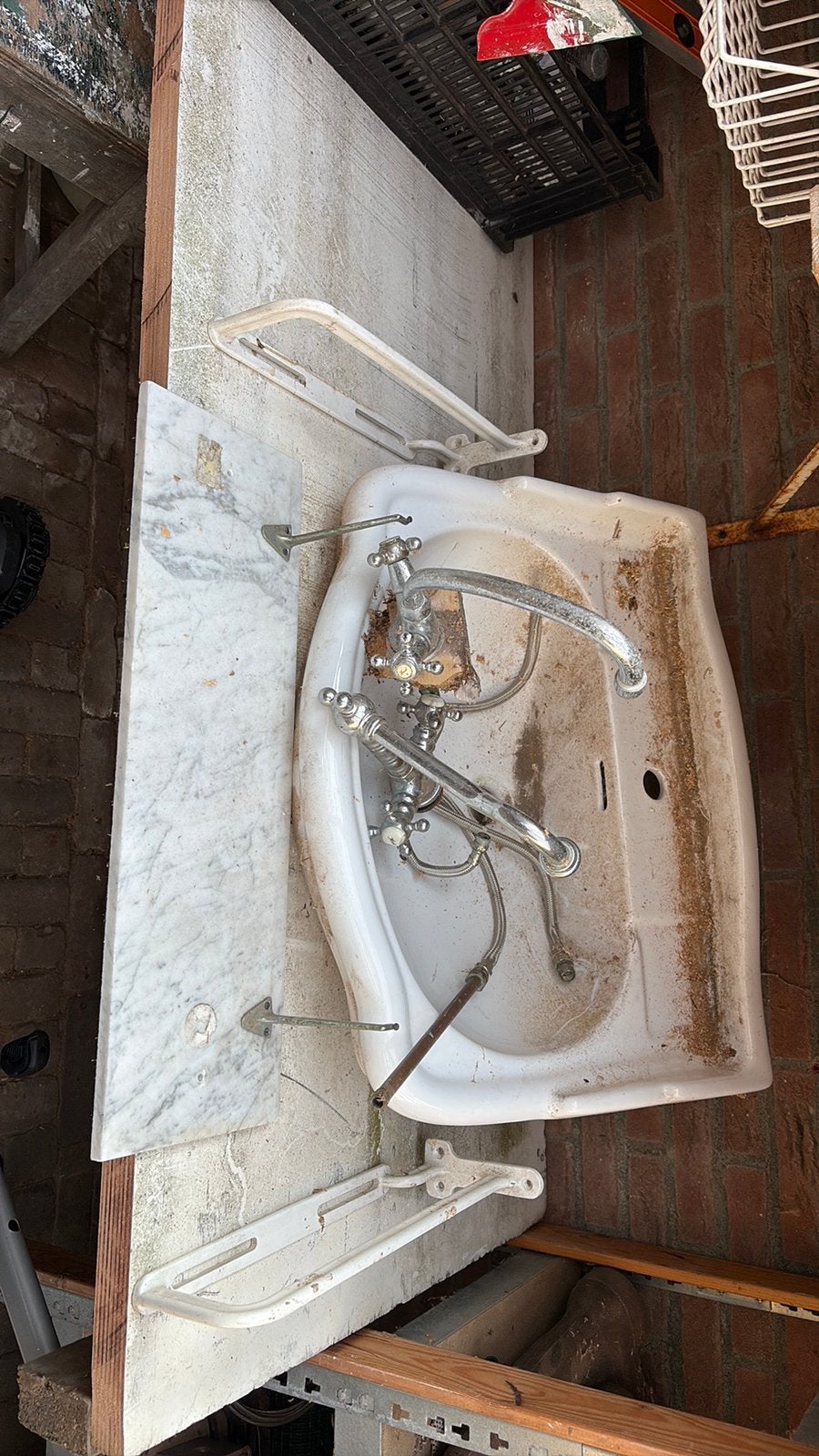 Retro wastafel met kraan, Doe-het-zelf en Verbouw, Sanitair, Ophalen of Verzenden, Gebruikt, Steen, Wastafel
