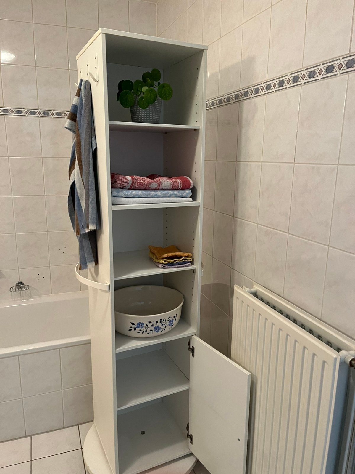 Foto 2 van Draaibare kast badkamer