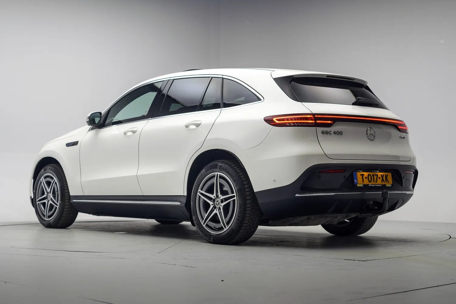 Mercedes-Benz EQC 400 4MATIC AMG Line 80 kWh [ Schuifdak LED, Automaat, 0 cilinders, Automatische klimaatregeling, Wit