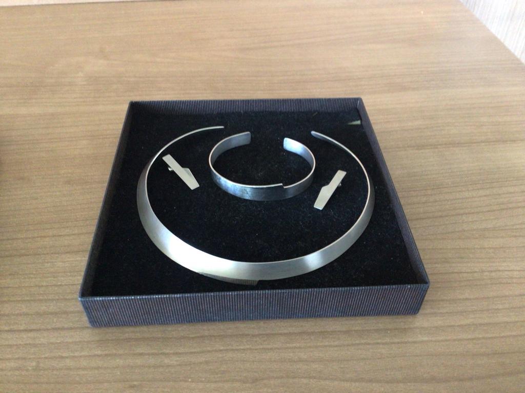 Originele Menno Meijer set - halssieraad, armband, oorclips, Sieraden, Tassen en Uiterlijk, Ophalen of Verzenden, Zo goed als nieuw