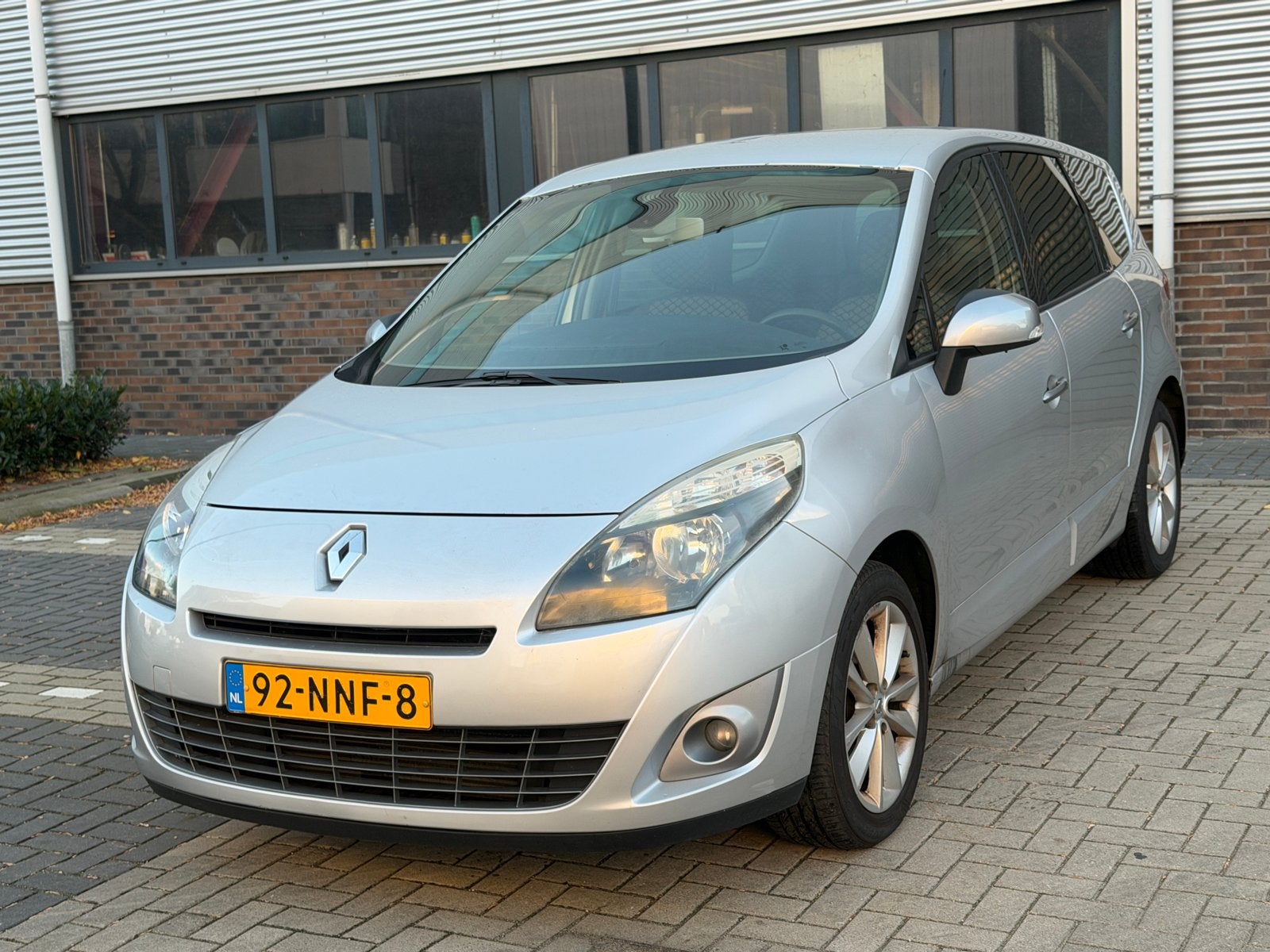 Renault Grand Scenic 1.4 TCE 5P 2010 Grijs koppakking lek, Auto's, Voorwielaandrijving, 745 kg, 4 cilinders, 75 €/maand