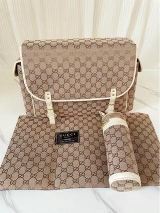 Beige Gucci luiertas, inclusief verschoonmat en fleshouder, Ophalen of Verzenden, Nieuw