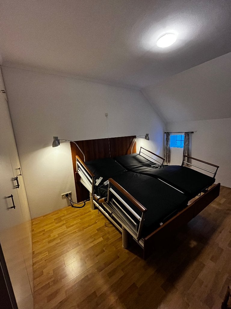 Elektrisch Hoog-Laag bed / Duo Zorgbed tweepersoons (Völker), Diversen, Ophalen, Zo goed als nieuw