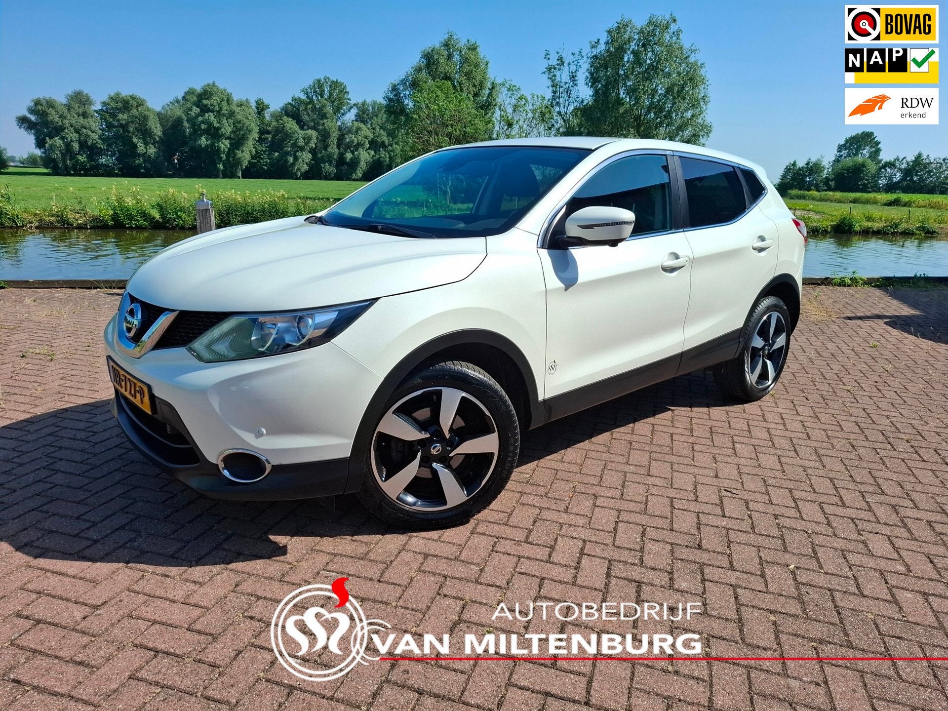 Nissan Qashqai 1.2 N-Connecta 360 camera clima navi cruise 1, Auto's, Voorwielaandrijving, Dealer onderhouden, Stof, Gebruikt