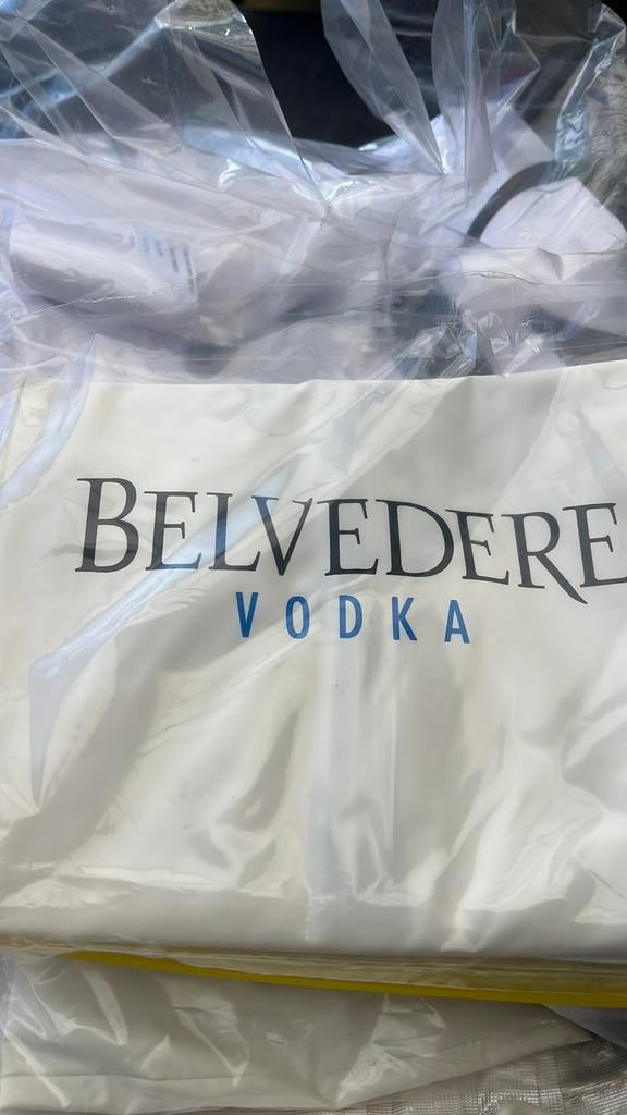 Belvedere vodka strandballen, Ophalen of Verzenden, Zo goed als nieuw, Eenpersoons, Kussen
