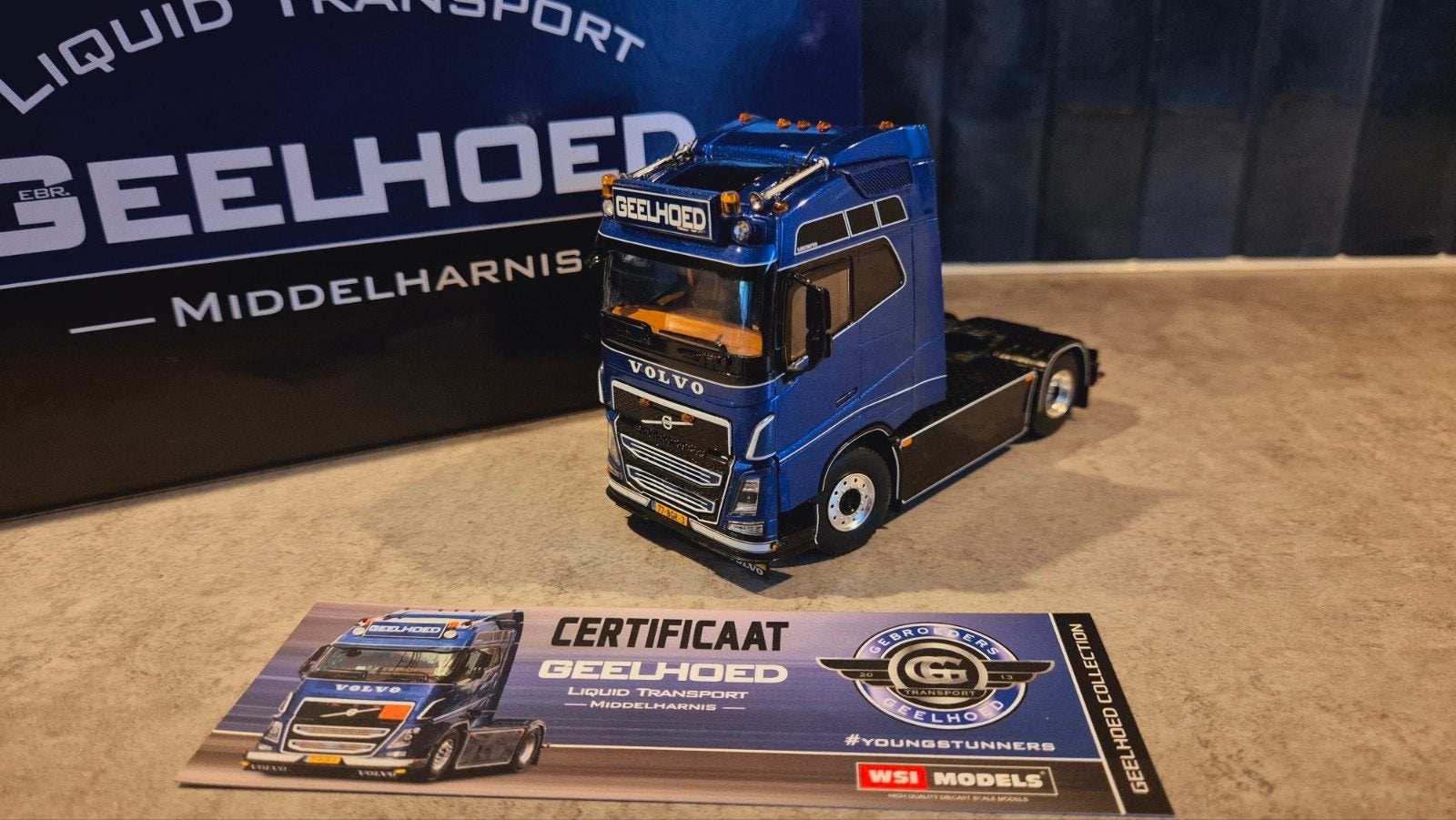WSI GEELHOED Volvo FH04 Globetrotter 4x2, Ophalen of Verzenden, Nieuw, Bus of Vrachtwagen, Wsi