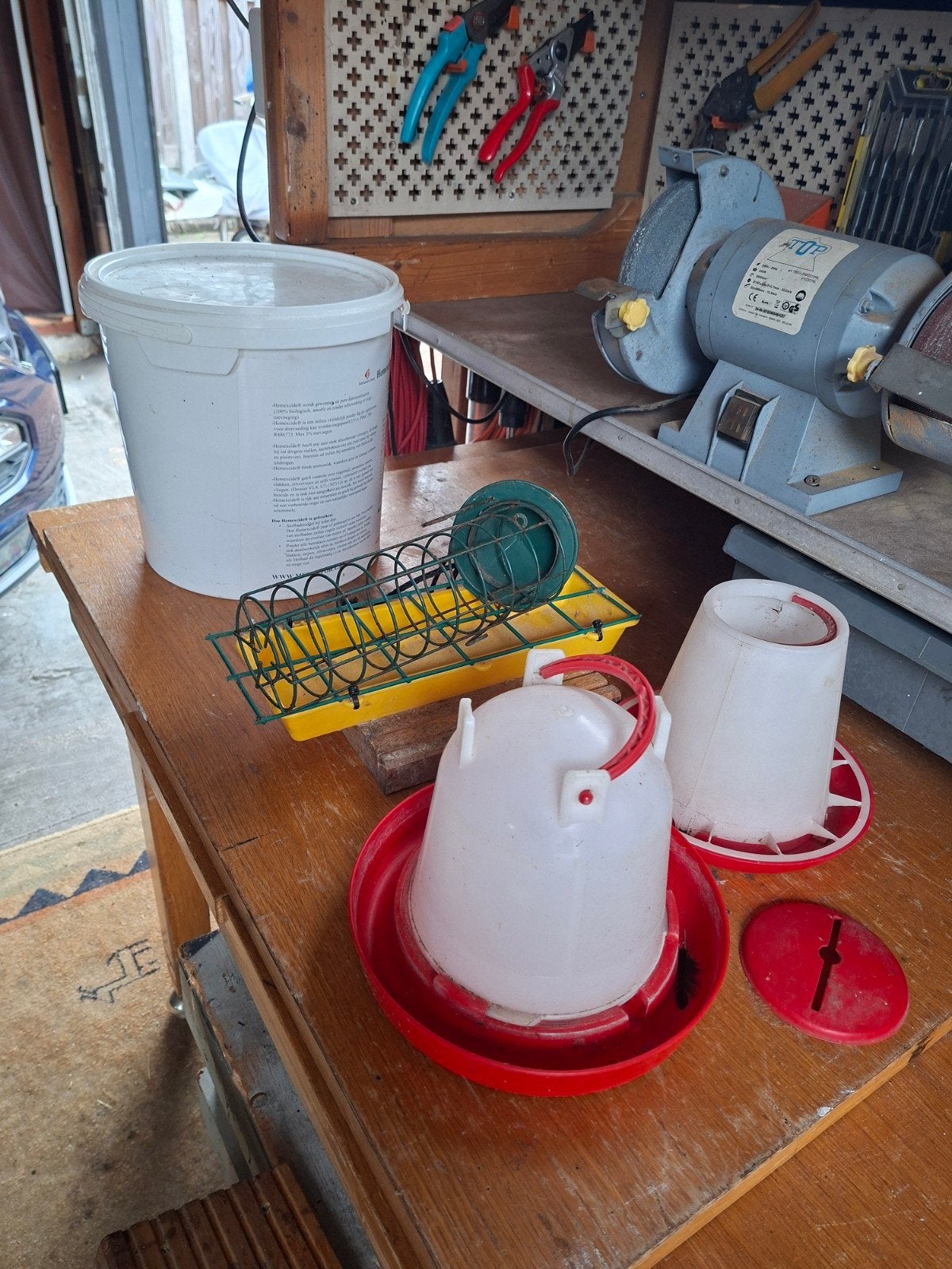 eten en drinkbakjes kippen., Ophalen, Gebruikt