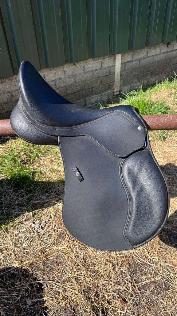 Wintec hart 17,5 inch veelzijdig, Dieren en Toebehoren, Paarden en Pony's | Zadels, Ophalen of Verzenden, Zo goed als nieuw, Recreatie