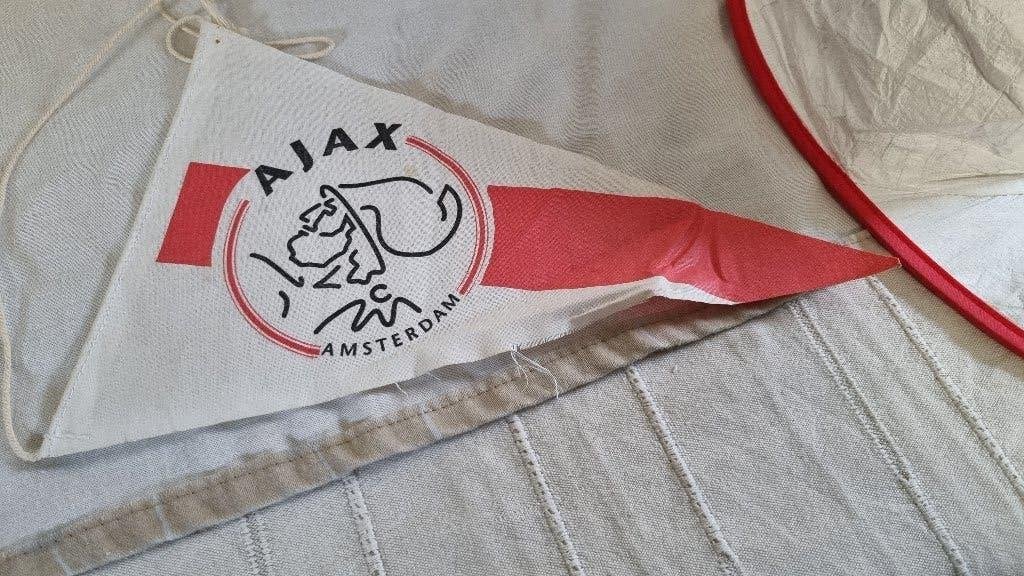 Ajax vaantje vintage. Ook samen met het petje te koop., Verzamelen, Ophalen of Verzenden, Zo goed als nieuw, Ajax, Vaantje of Sjaal