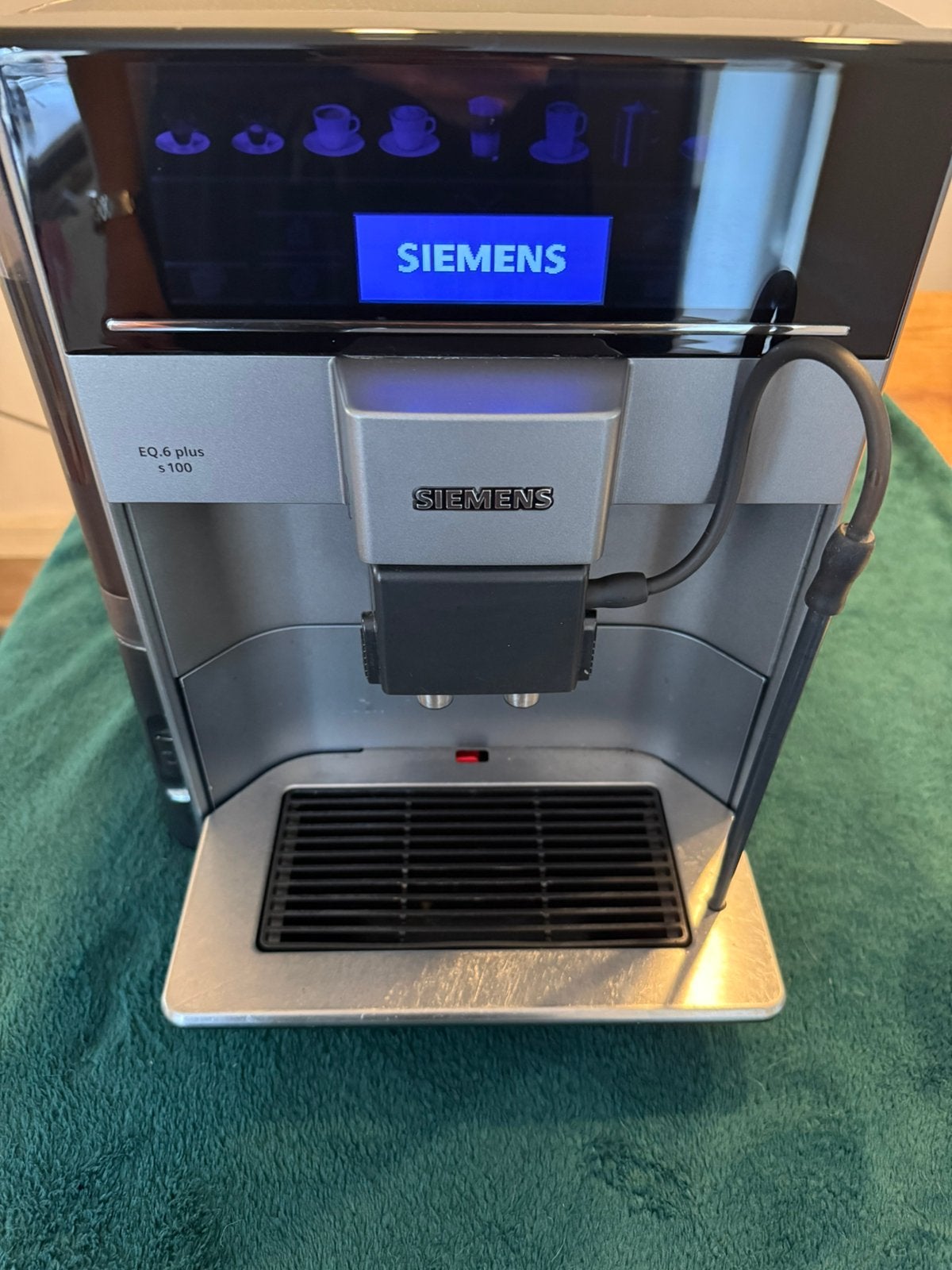 Siemens EQ6, 10 kopjes of meer, Ophalen, Zo goed als nieuw, Koffiebonen
