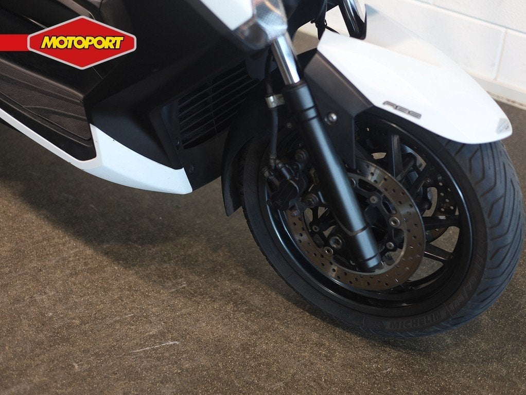 Yamaha X MAX 400 R (bj 2014), Motoren, Motoren | Yamaha, Scooter, Klantenservice@yamaha-motor.nl, Koolhovenlaan 101
1119 NC  Schiphol-Rijk, NL