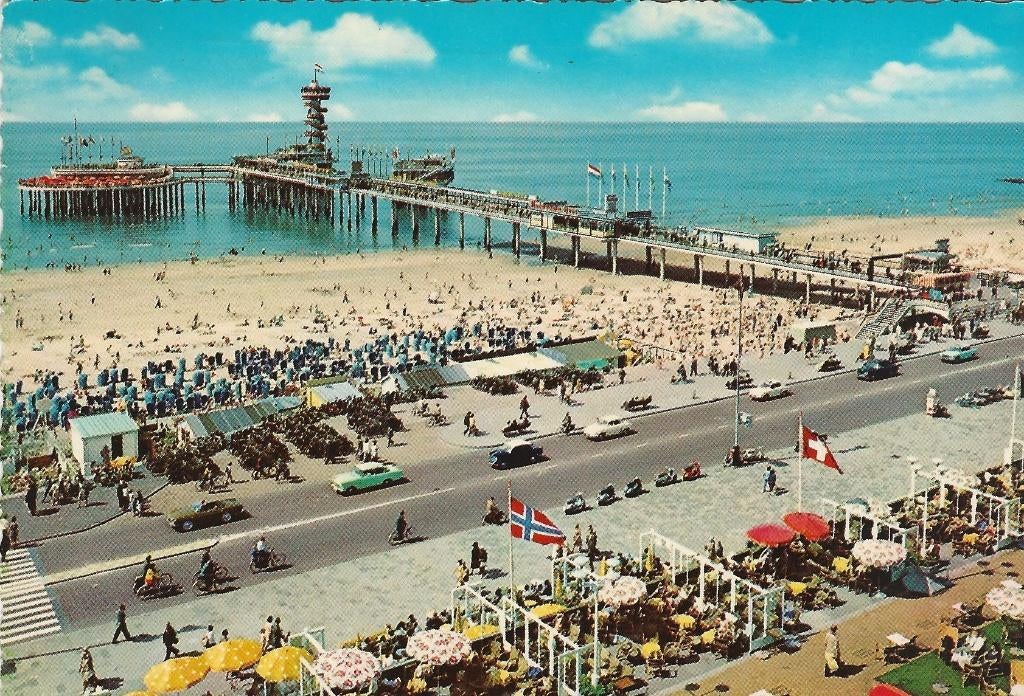 AK Scheveningen Boulevard Pier Daf Renault Opel scooter, Ophalen of Verzenden, 1960 tot 1980, Gelopen, Zuid-Holland