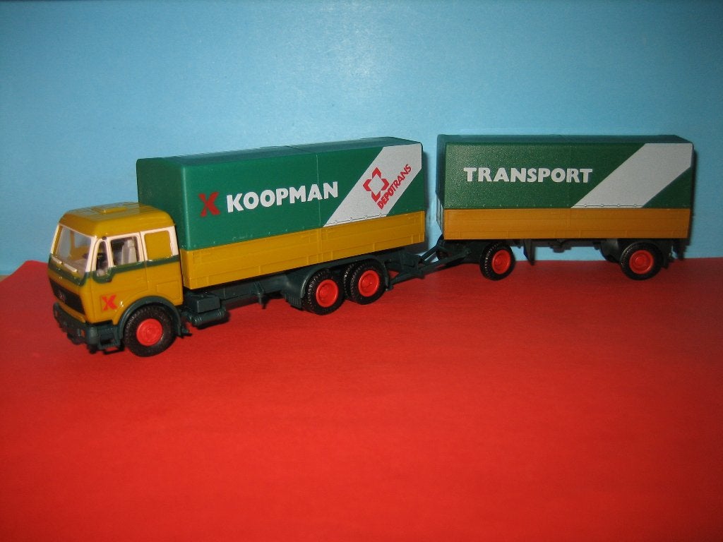 Koopman-Leeuwarden NL  MERCEDES combi  Herpa, Ophalen of Verzenden, Zo goed als nieuw, Bus of Vrachtwagen, Herpa