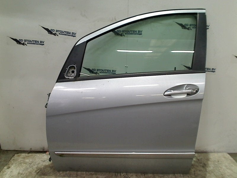 Portier Links Voor Mercedes-Benz A (W169) (2004-09/2012-06), Gebruikt, Mercedes-Benz AG, Mercedes-Benz, Mercedesstraße 120, Stuttgart 70372, , Duitsland
