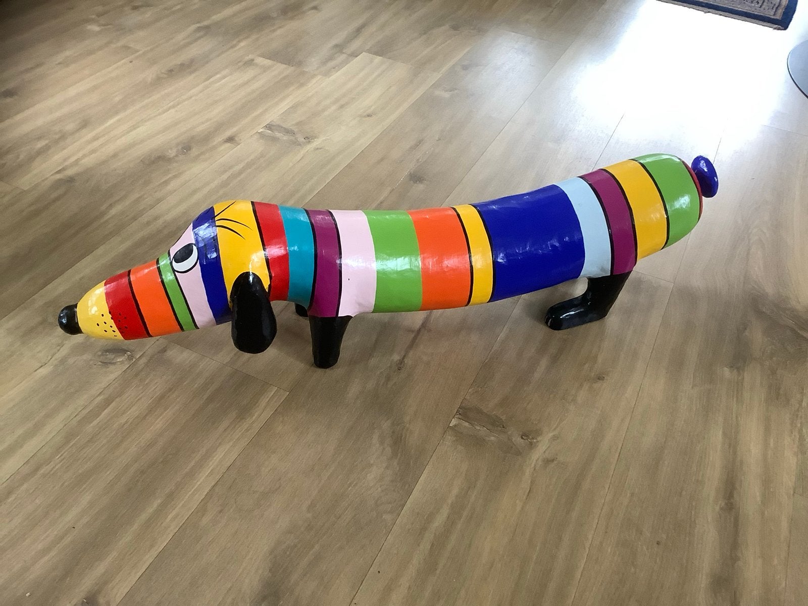 Kleurrijke niloc pagen Teckel Sculptuur - Handgemaakt Beeld, Antiek en Kunst, Kunst | Beelden en Houtsnijwerken, Beeld, Overige materialen