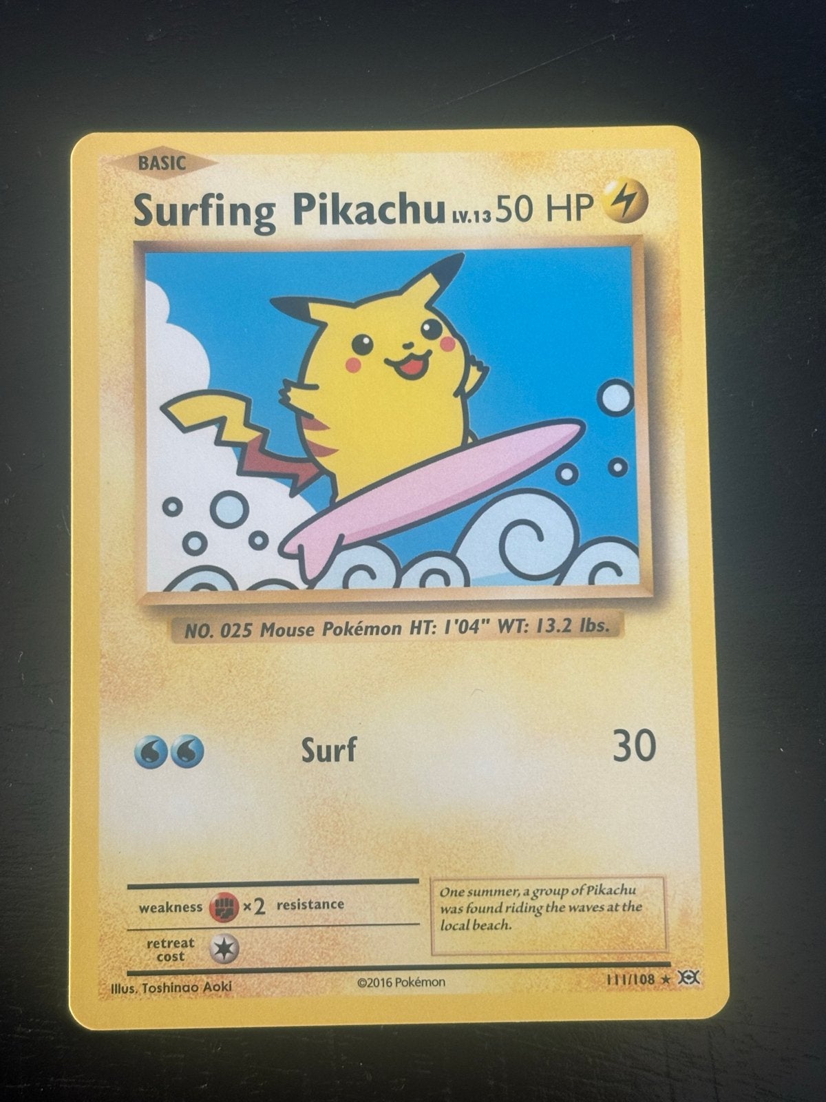 Surfing Pikachu Pokémon Kaart - XY Promos 111/108, Hobby en Vrije tijd, Verzamelkaartspellen | Pokémon, Ophalen, Zo goed als nieuw