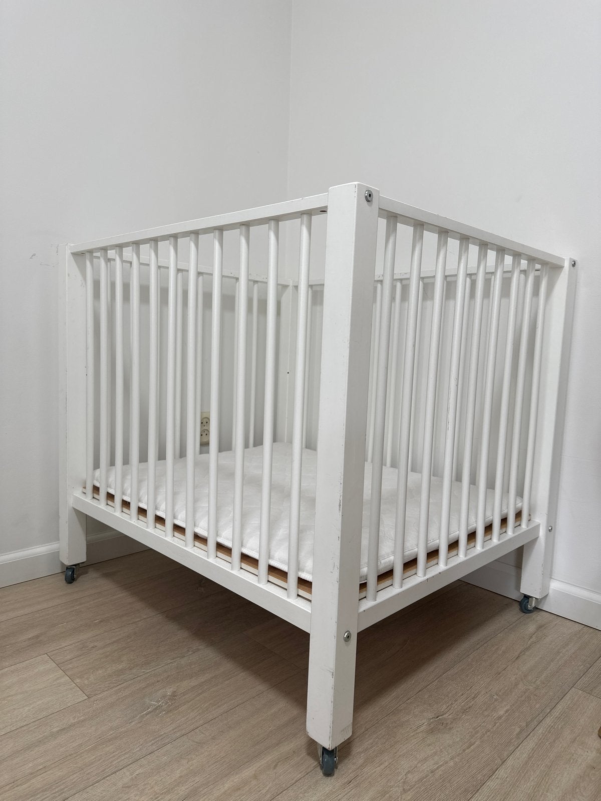 Verstelbaar ledikant 80*95 （afneembare wielen incl matras）, Ophalen of Verzenden, Gebruikt, Ledikant