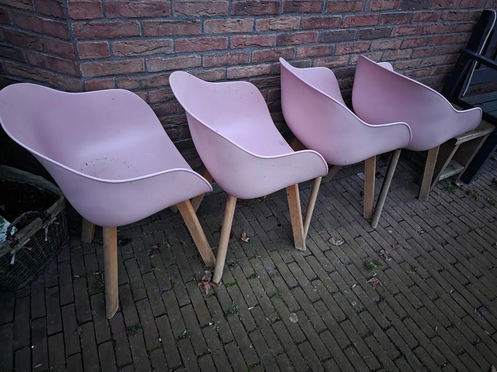 Eetkamerstoelen 4 stuks kunststof met houten poot, Huis en Inrichting, Ophalen, Kunststof