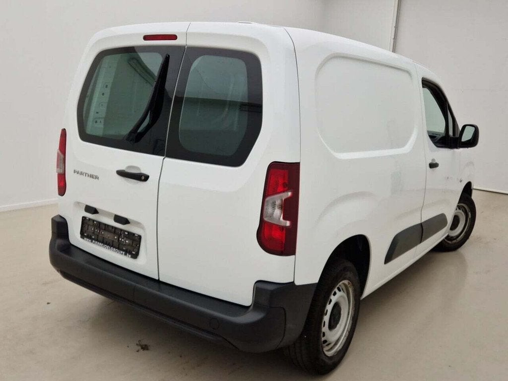 Peugeot Partner 1.2  Benzine Standaard L1 Light PureTech, Auto's, Peugeot, Gebruikt, 581 cc, Wit, Handgeschakeld