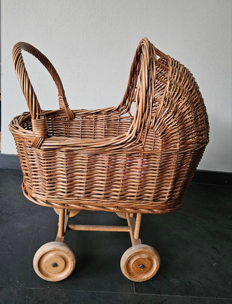 Vintage rieten kinderwagentje voor poppen, Kinderen en Baby's, Speelgoed | Poppen, Ophalen, Gebruikt, Overige typen