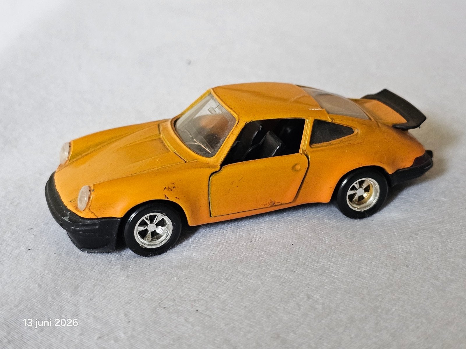 Model van de Porsche 911 RS merk solido in zeer nette staat., Hobby en Vrije tijd, Modelauto's | 1:43, Ophalen of Verzenden, Zo goed als nieuw